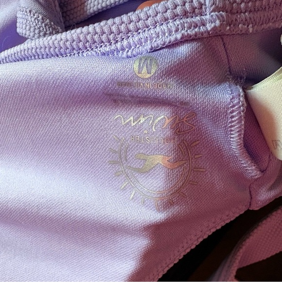 Hollister Purple Bikini top with Tie Detail - Picture 4 of 7